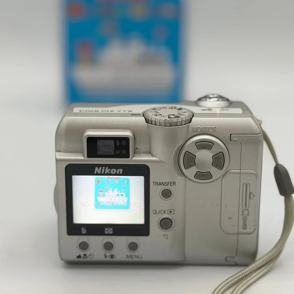 Nikon coolpix 775
